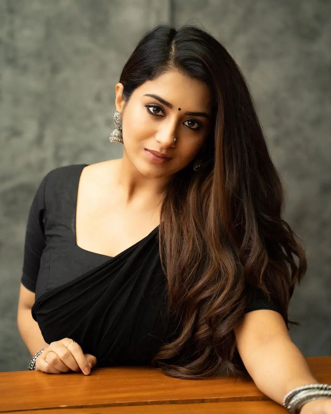 Rashi Singh Long Hair Photos in Black Saree